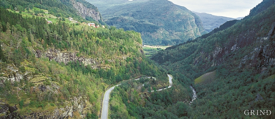 Skjervet toward the east. Jørdre Farm up to the left.