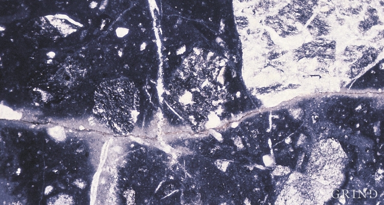 Oppknust berg i Valenforkastinga, sett under mikroskop.
