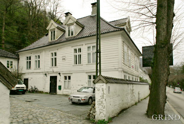 Villa Kalfarveien 8 (Knut Strand)