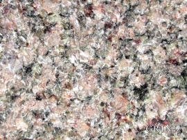 Granitt  er for det meste kvit eller raudleg av kvarts og feltspat.