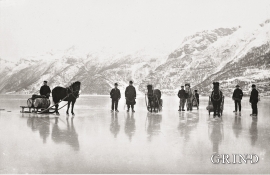 Folk og hester på isen