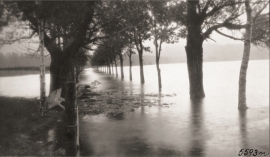 Vicarage Alley during the big flood on the 28th of September, 1917. 