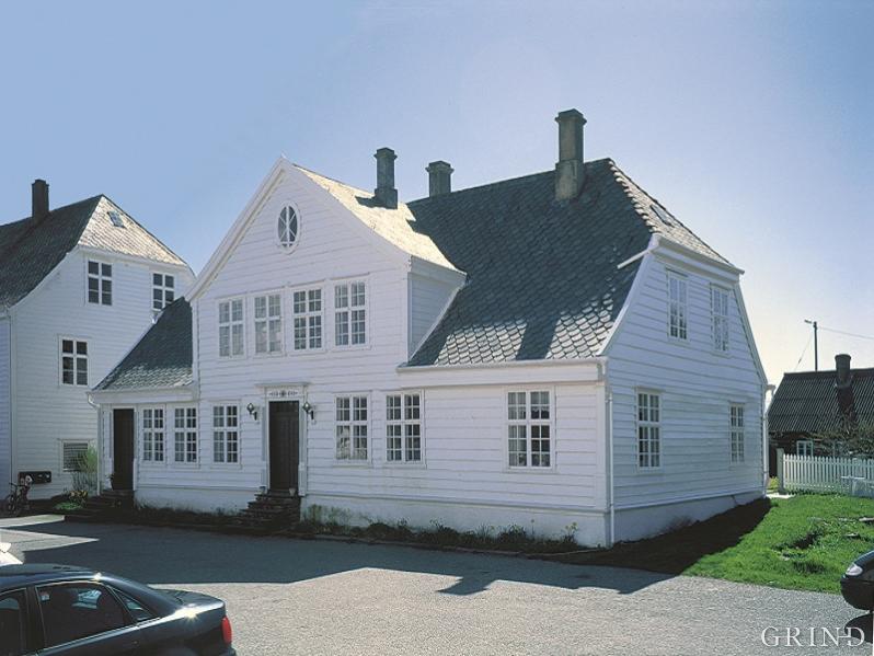 The oldest part of the main building at Glesvær is probably from the 17th century.
